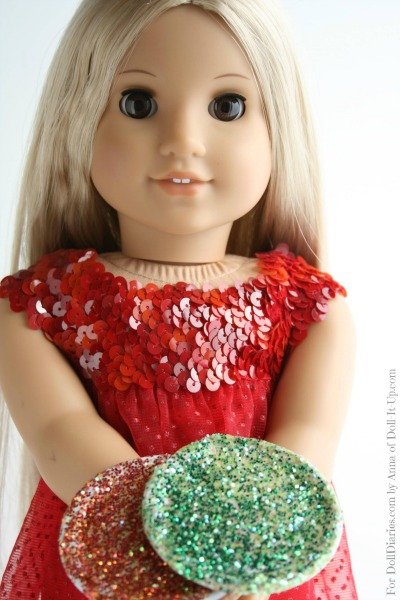 Make-a-glitter-mix-for-sparkly-doll-plates-