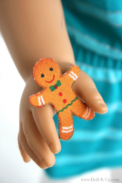 Make-gingerbread-men-cookies-for-dolls